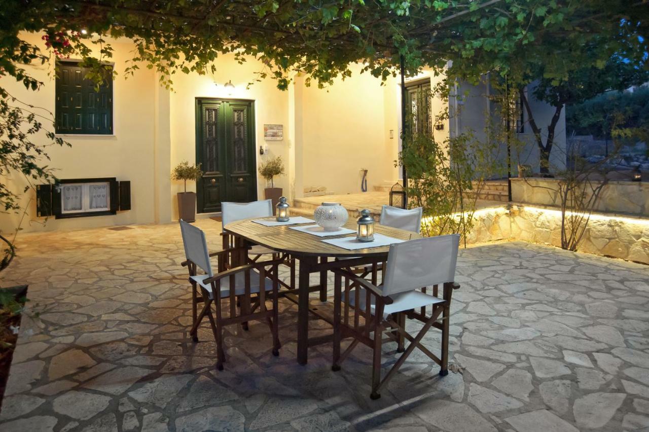 Elia Apartments Chrisso Delphi Buitenkant foto