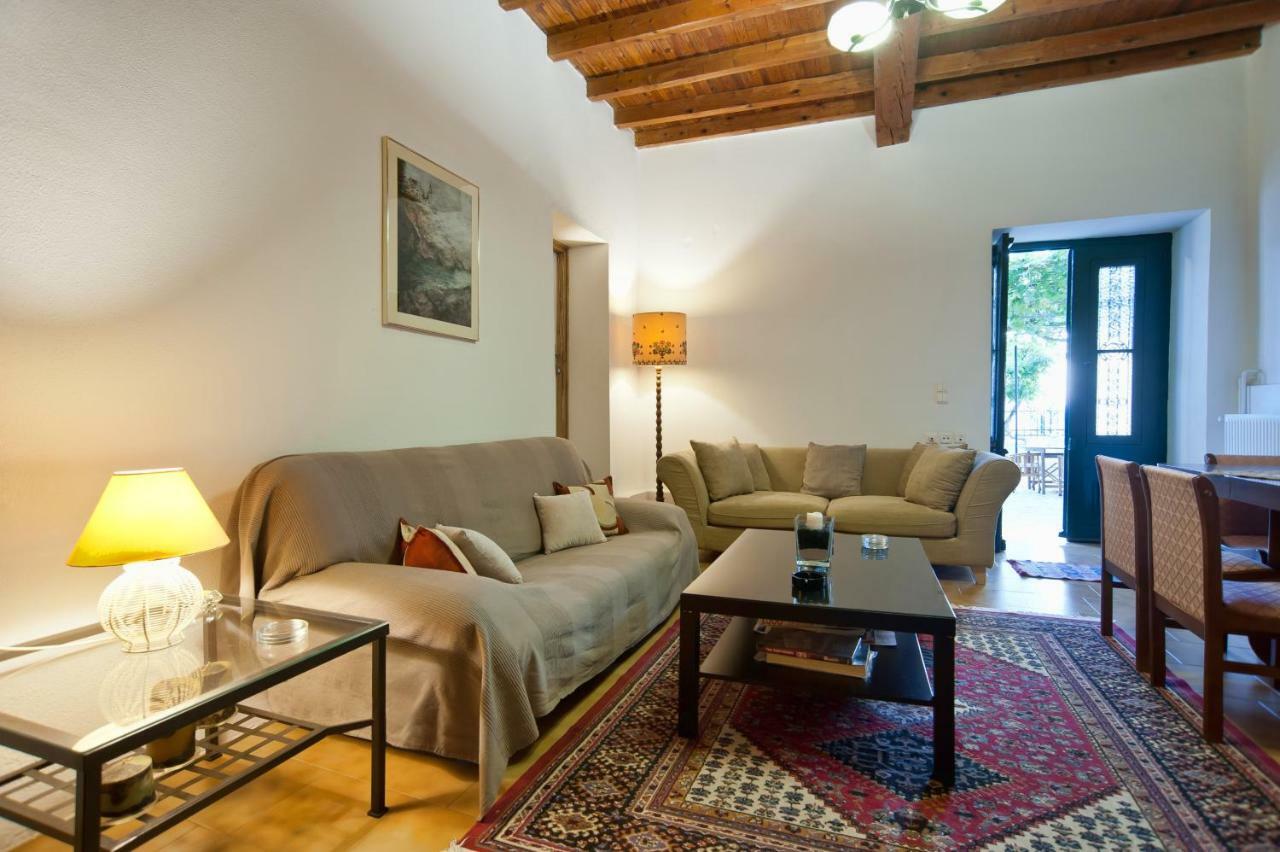 Elia Apartments Chrisso Delphi Buitenkant foto